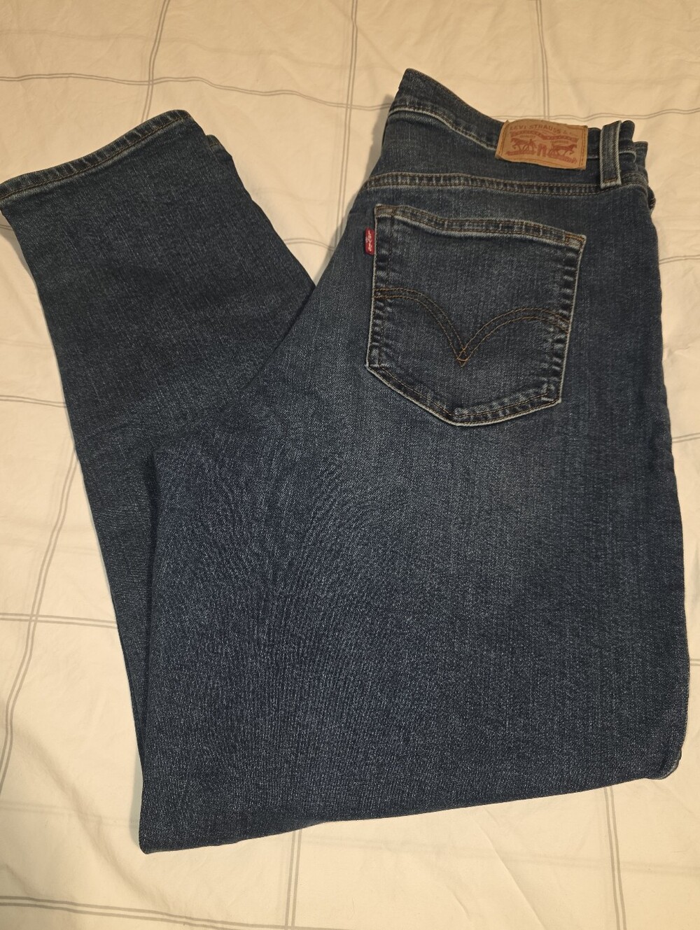 Levi's Women's High Waist Mom Cropped Jeans Size 31